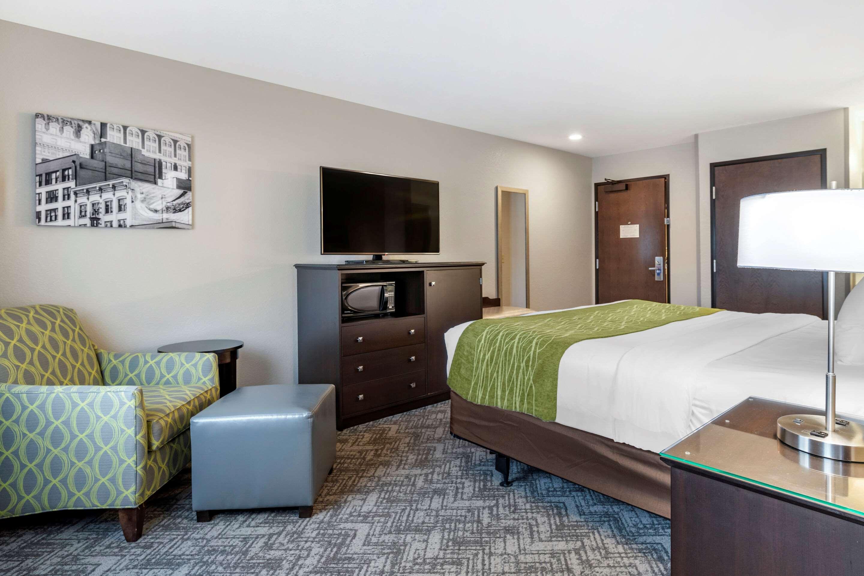 Comfort Inn & Suites Tualatin - Lake Oswego South מראה חיצוני תמונה